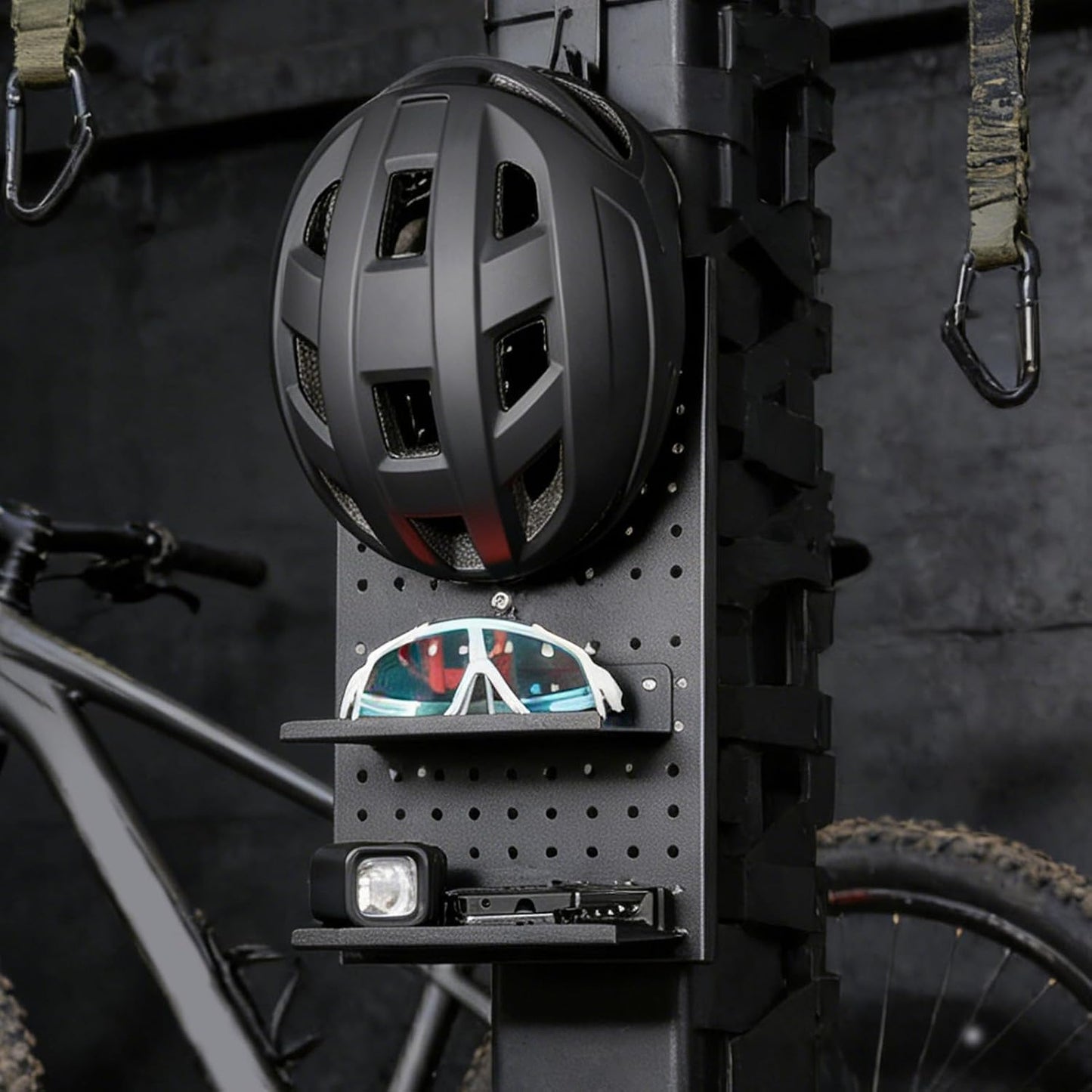  Support De Panneau Perforé En Aluminium, Support De Rangement Pour équipement De Vélo, Support De Casque De 45,7 X 30,5 Cm Avec Construction Solide, Organisateur En Avec Cadre Stable